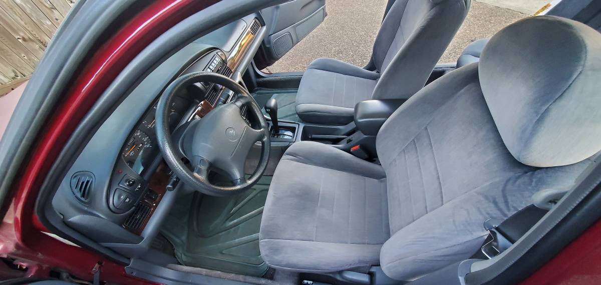 Nissian-altima-gxe-1995-red-8