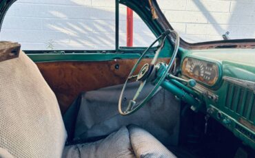Olds-custom-cruiser-98-2-dr-1942-5