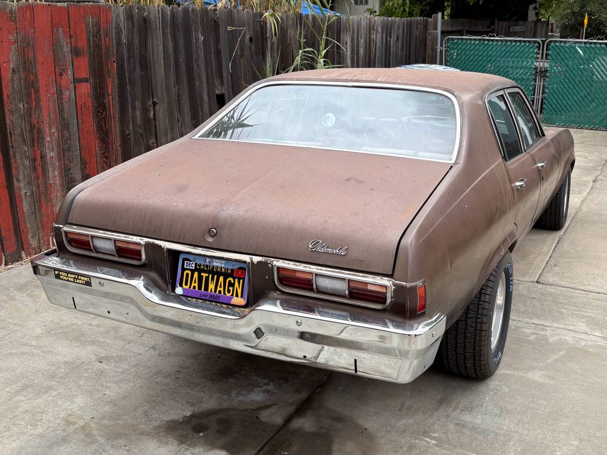 Oldsmobile-1973-brown-3
