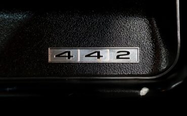 Oldsmobile-442-1968-Nocturne-Blue-Black-36