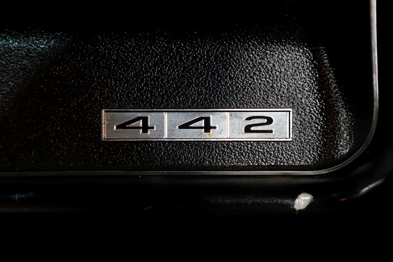 Oldsmobile-442-1968-Nocturne-Blue-Black-36