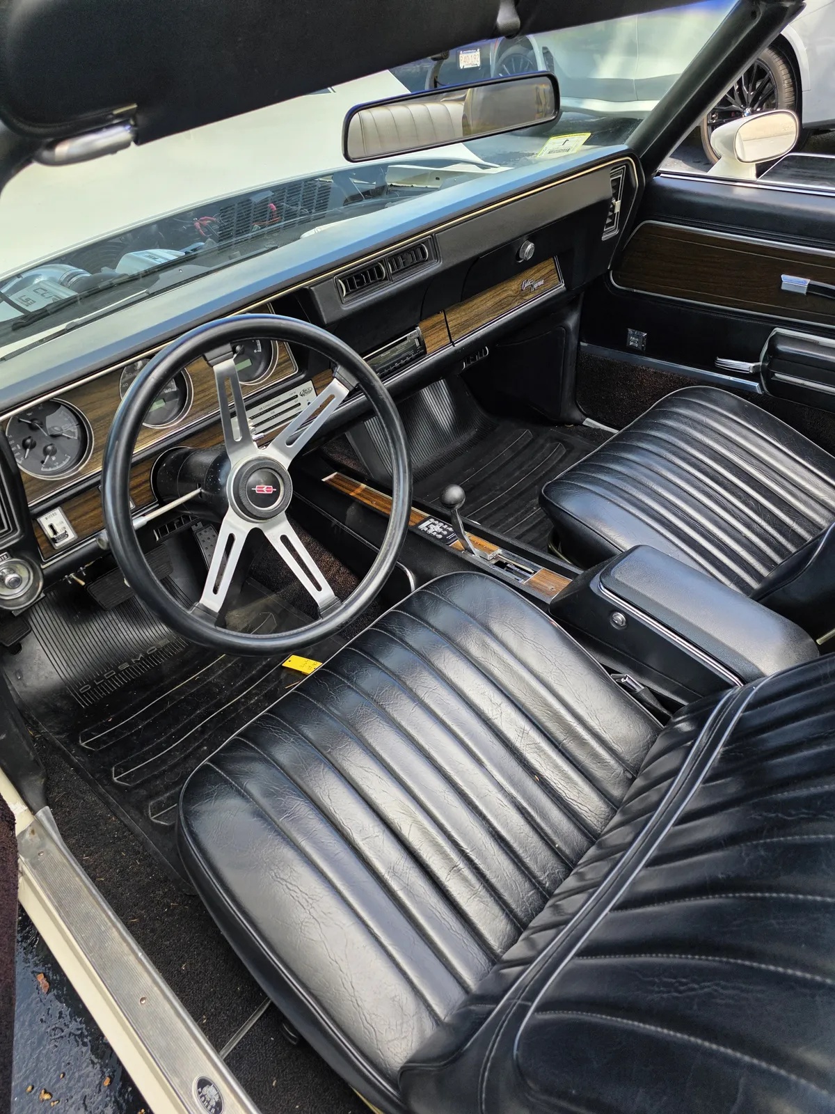 Oldsmobile-442-1972-White-Black-3