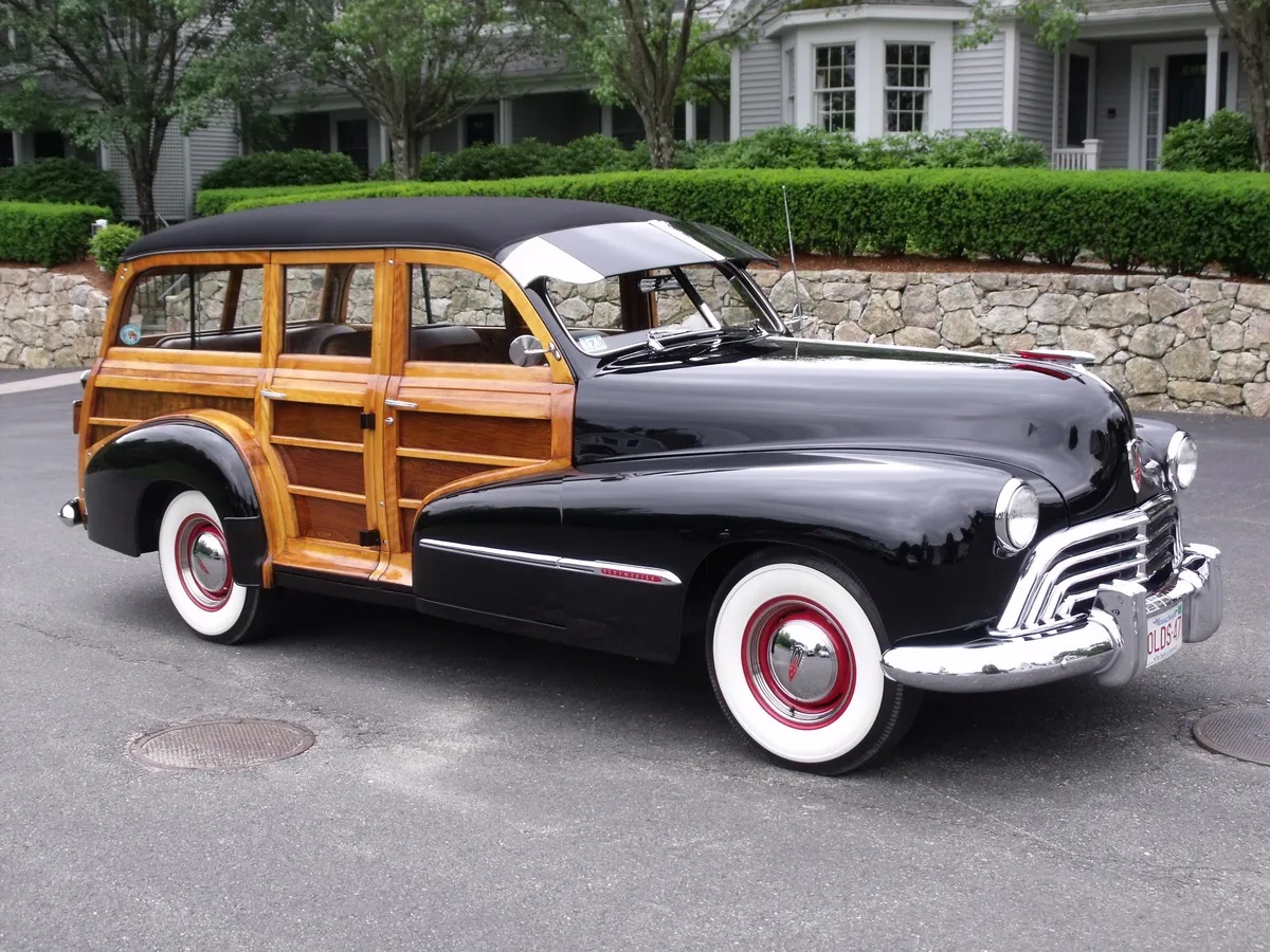 Oldsmobile-66-1947-Black-Brown-1