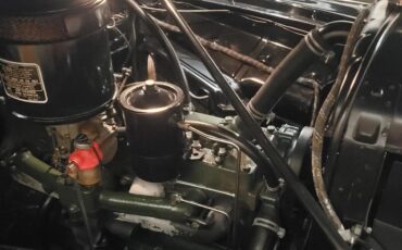 Oldsmobile-66-1947-Black-Brown-13