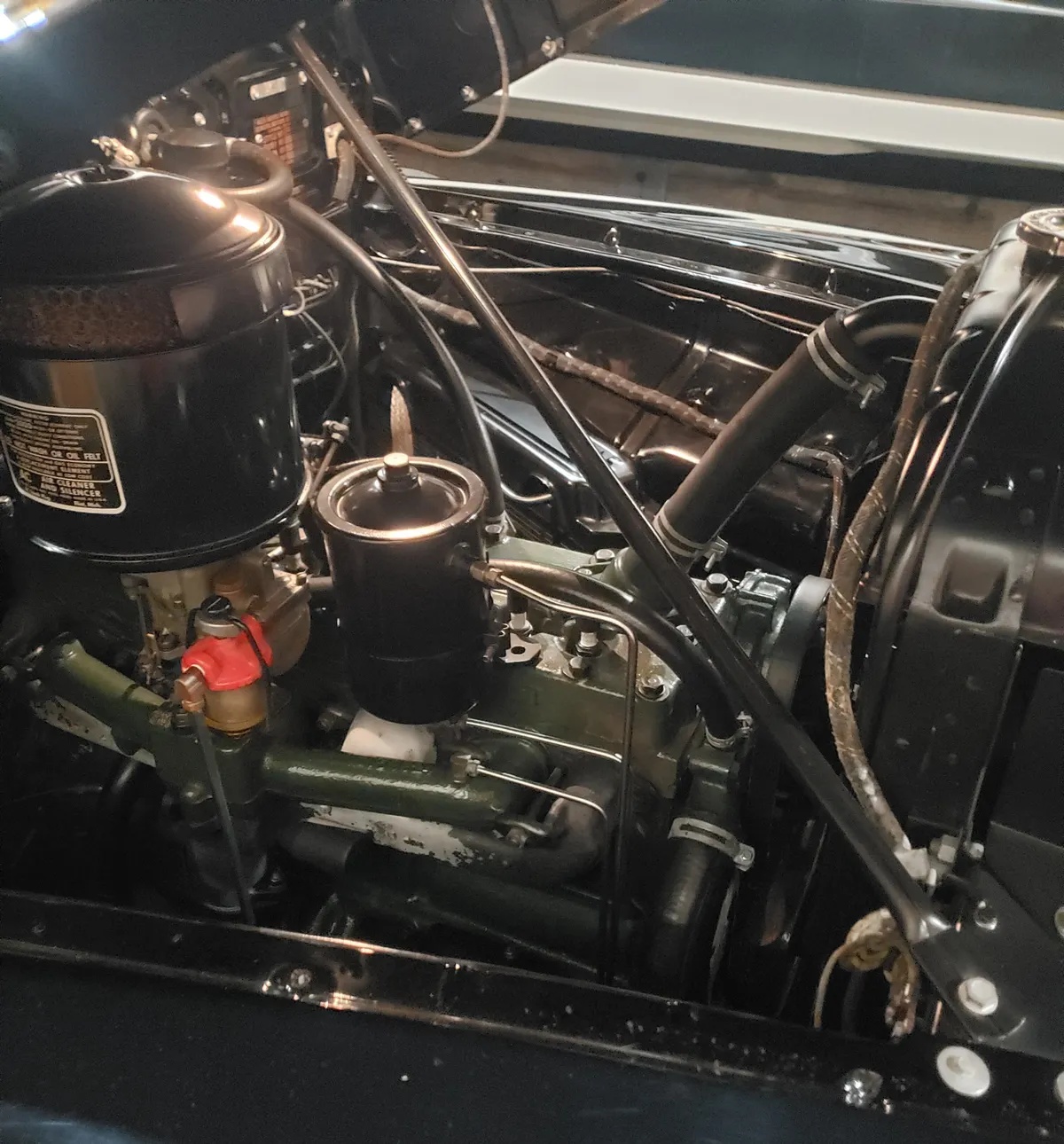 Oldsmobile-66-1947-Black-Brown-13