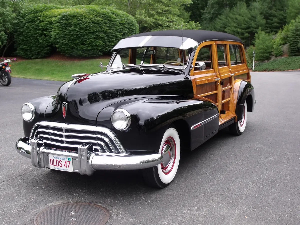 Oldsmobile-66-1947-Black-Brown-14