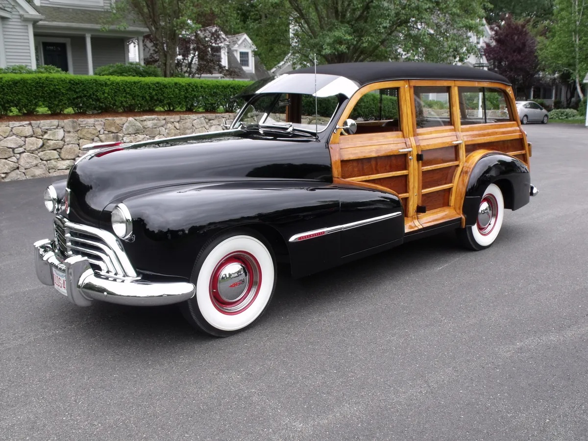 Oldsmobile-66-1947-Black-Brown-2