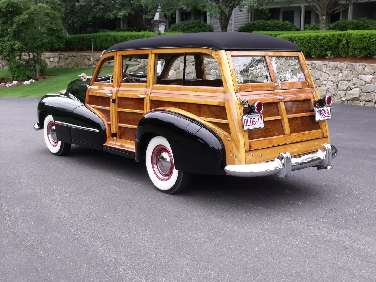 Oldsmobile-66-1947-Black-Brown-5