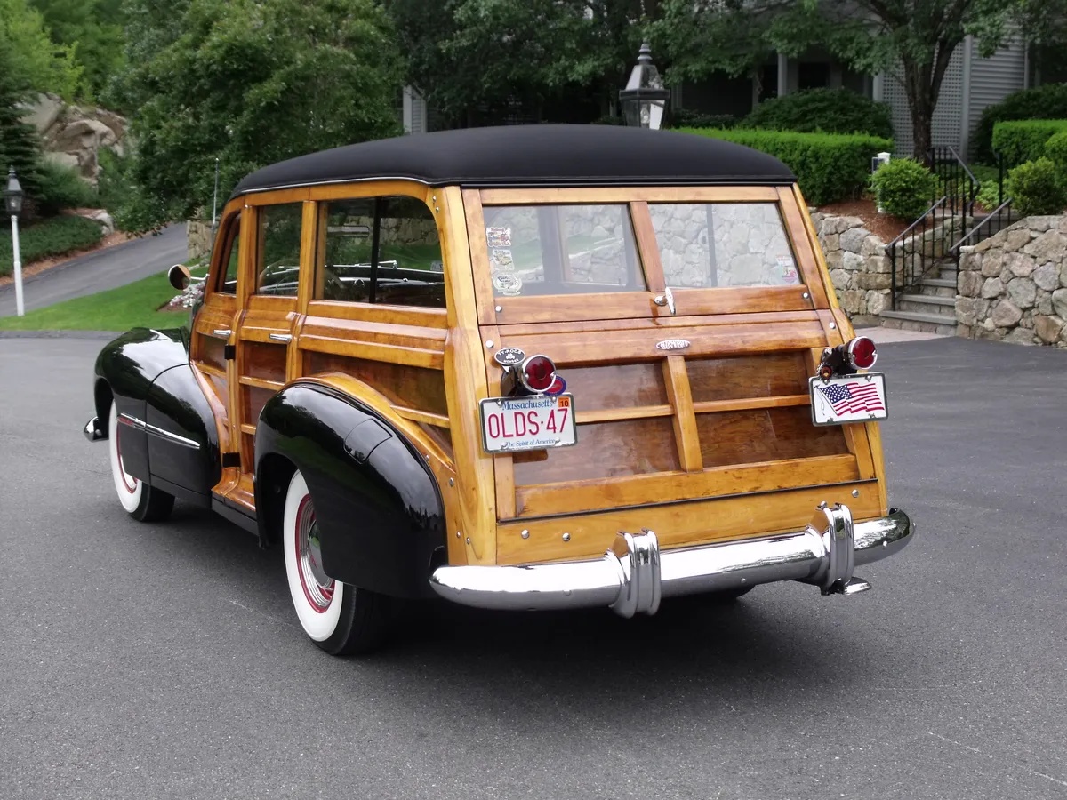 Oldsmobile-66-1947-Black-Brown-6