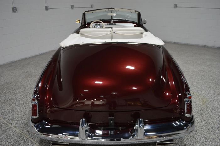 Oldsmobile-88-1948-Burgundy-White-Leather-10