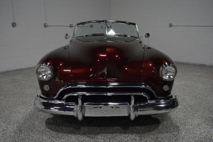 Oldsmobile-88-1948-Burgundy-White-Leather-12