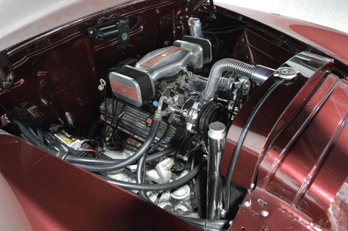 Oldsmobile-88-1948-Burgundy-White-Leather-14