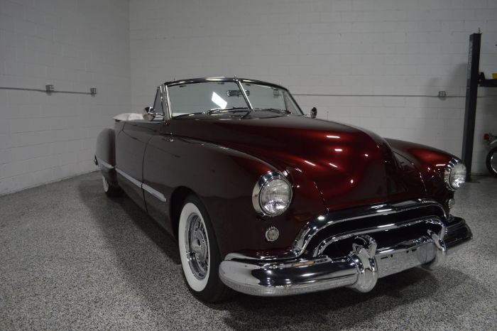 Oldsmobile-88-1948-Burgundy-White-Leather-3