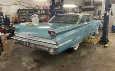 Oldsmobile-88-1959-Turquoise-Black-And-White-2