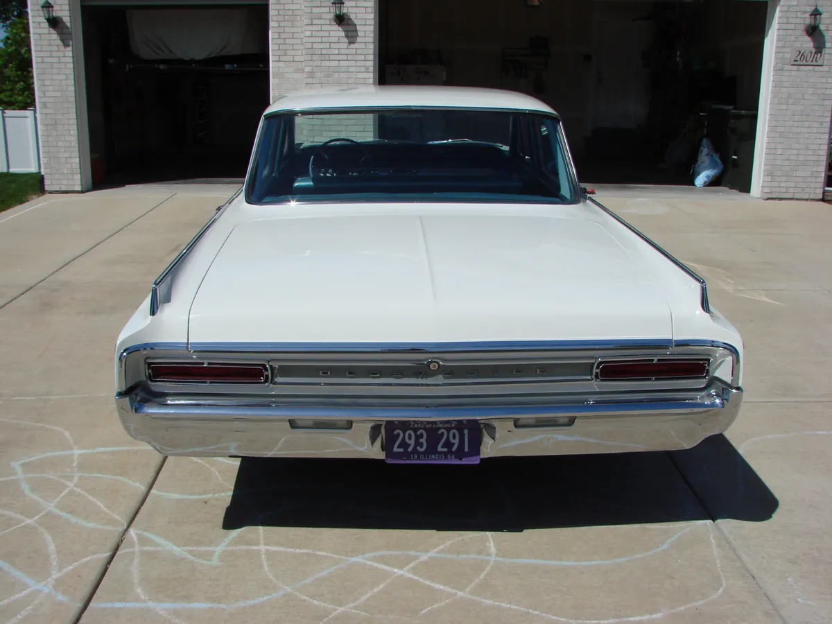 Oldsmobile-88-1964-Provencial-White-Teal-3