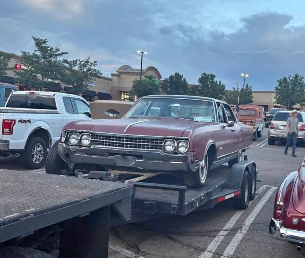 Oldsmobile-98-1966-red-8