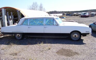 Oldsmobile-98-1967-White-Navy-1