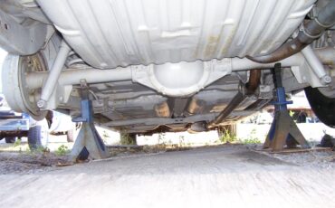 Oldsmobile-98-1967-White-Navy-11