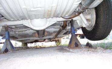 Oldsmobile-98-1967-White-Navy-13