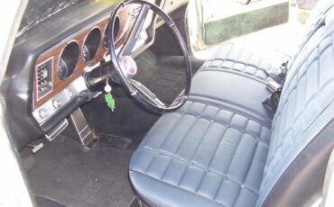 Oldsmobile-98-1967-White-Navy-3