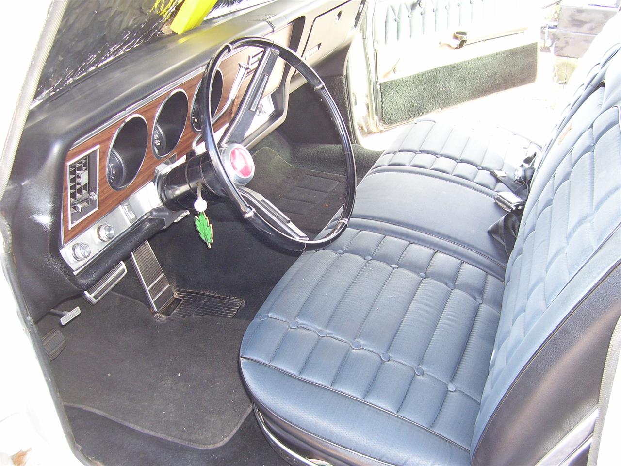 Oldsmobile-98-1967-White-Navy-3