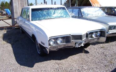 Oldsmobile-98-1967-White-Navy