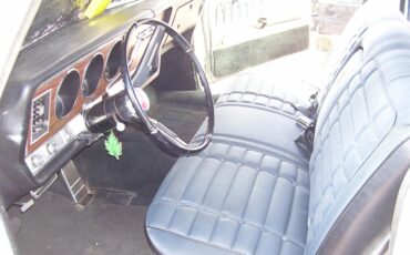 Oldsmobile-98-1967-White-Navy-5