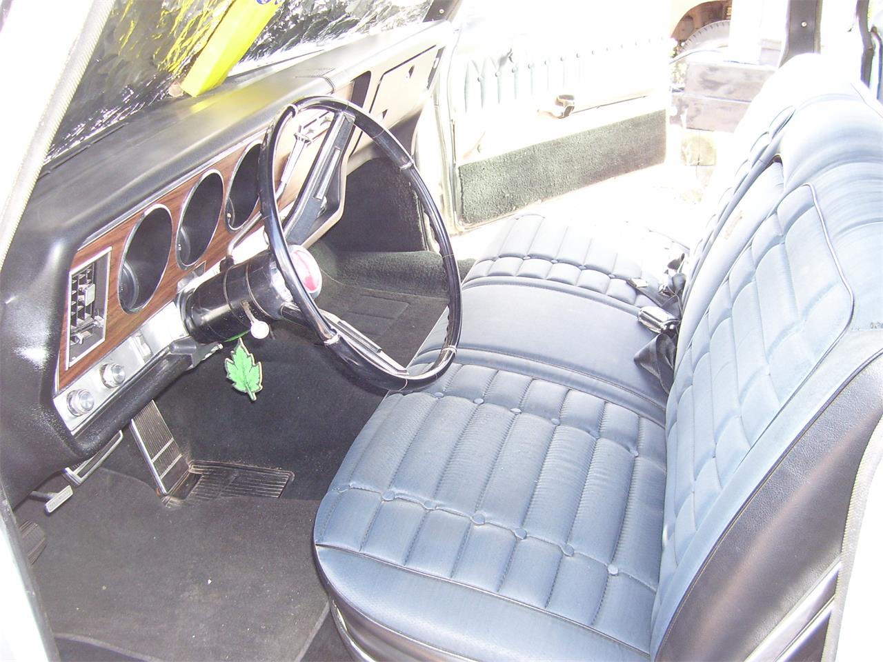 Oldsmobile-98-1967-White-Navy-5