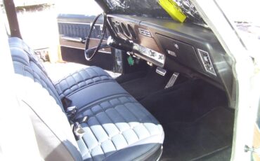 Oldsmobile-98-1967-White-Navy-6