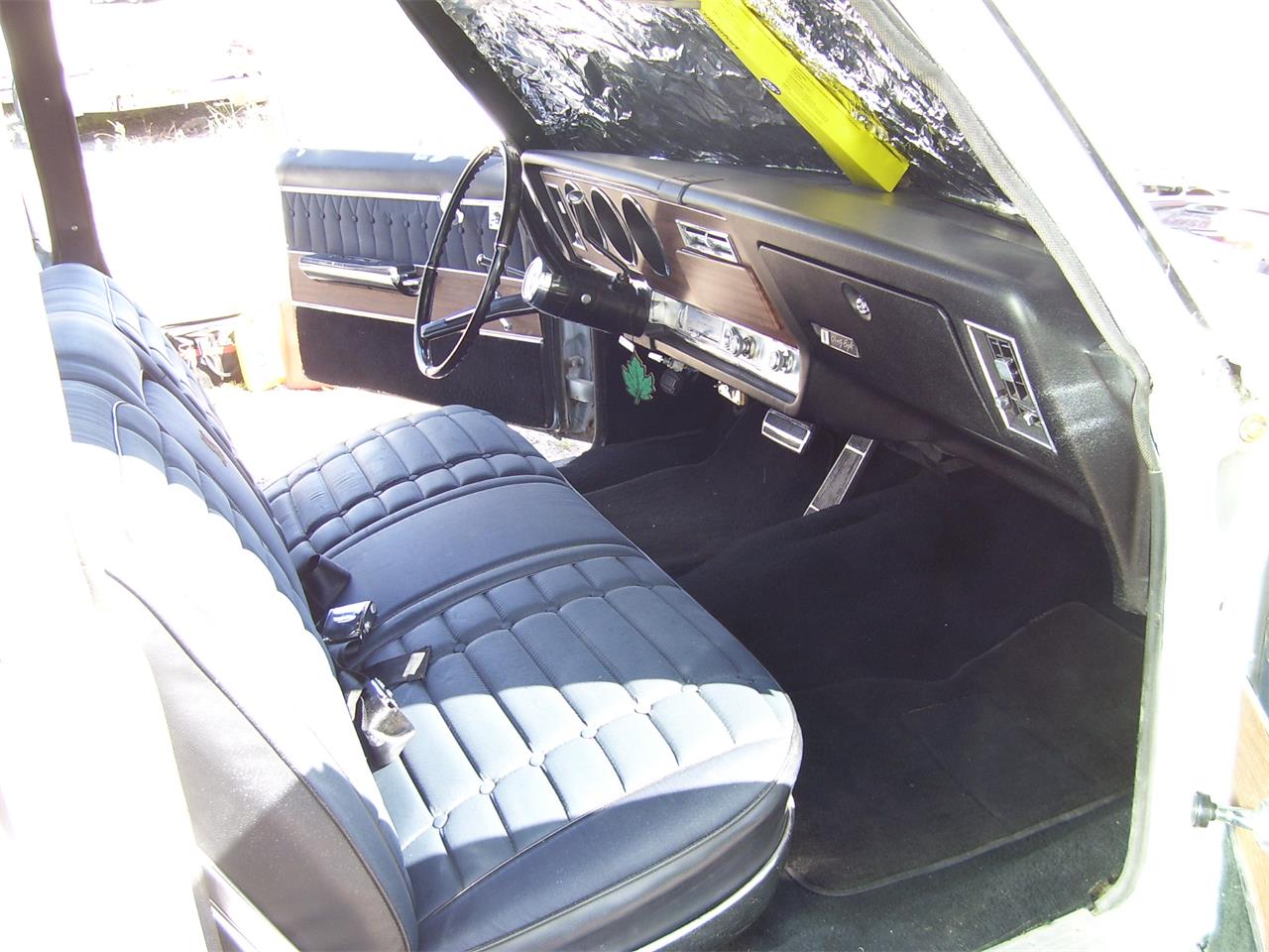 Oldsmobile-98-1967-White-Navy-6