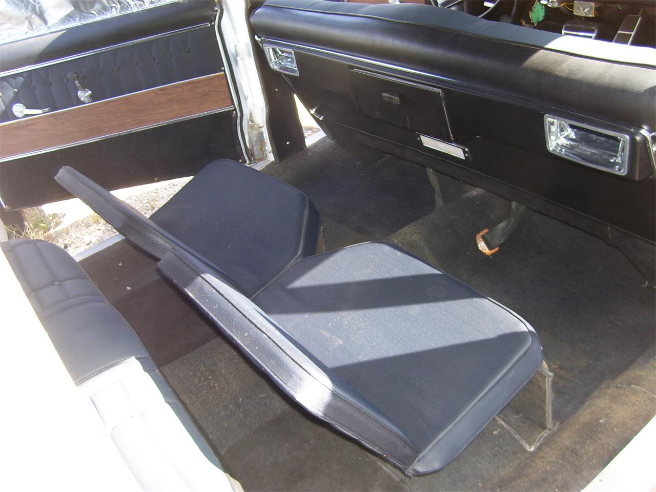 Oldsmobile-98-1967-White-Navy-7