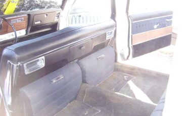 Oldsmobile-98-1967-White-Navy-8