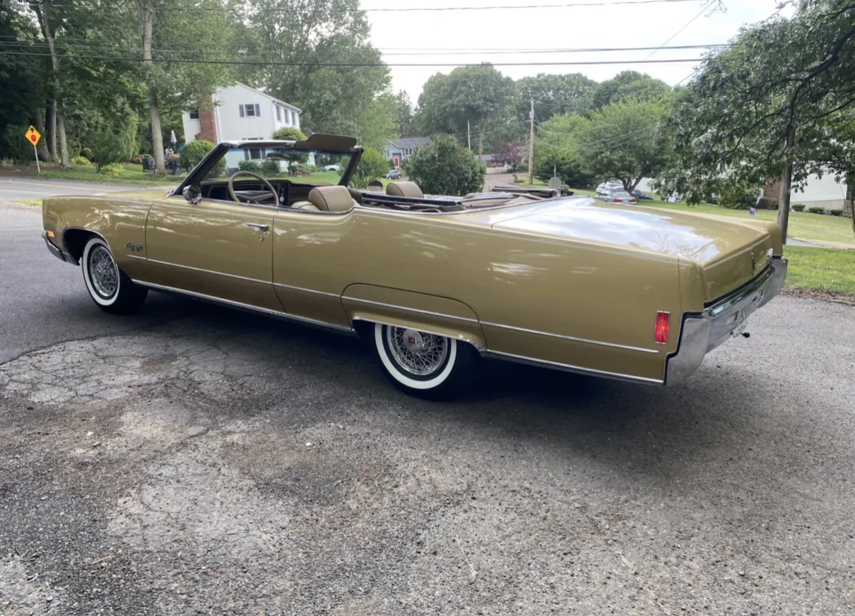 Oldsmobile-98-1970-Gold-Gold-1