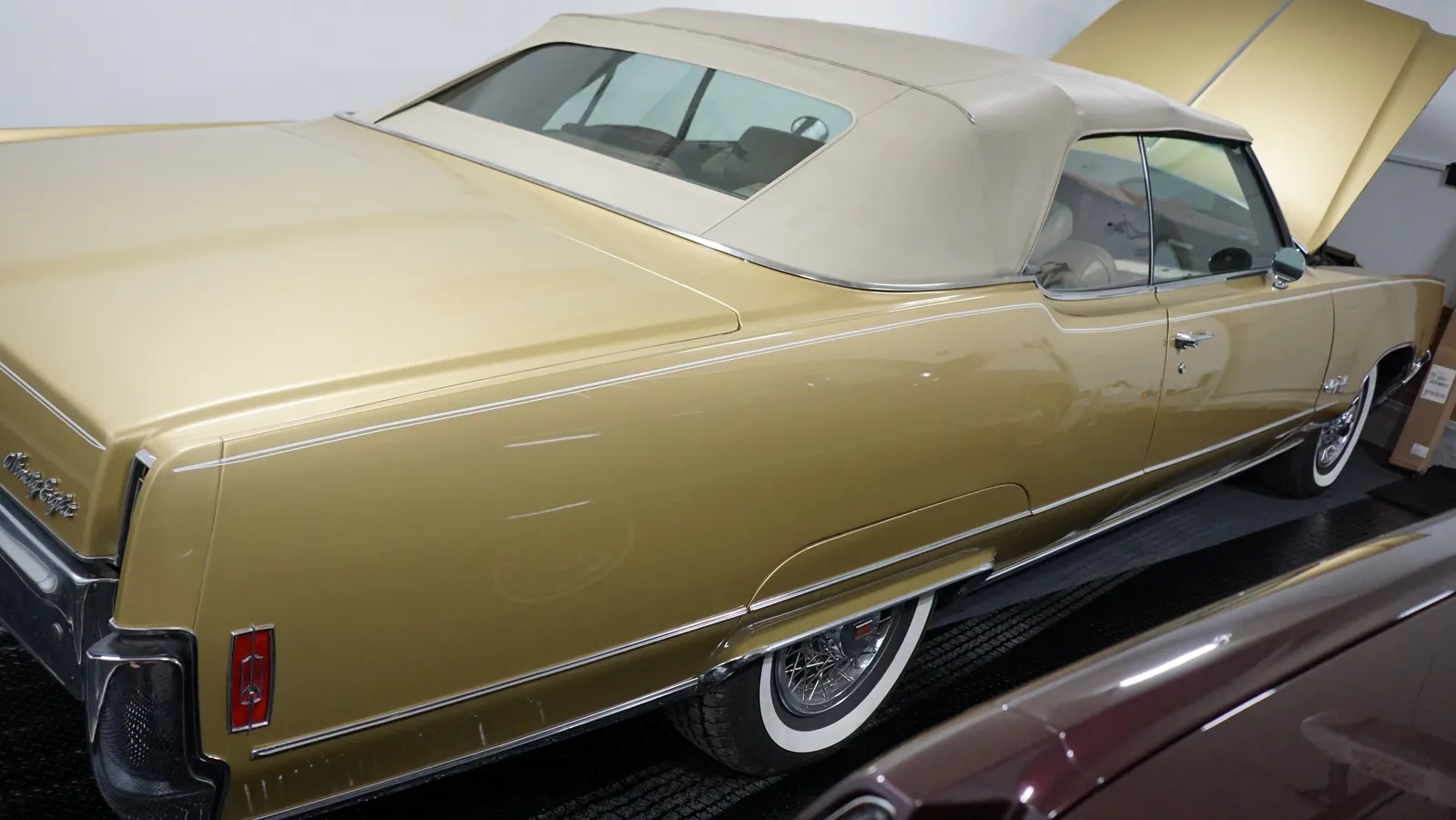 Oldsmobile-98-1970-Gold-Gold-12