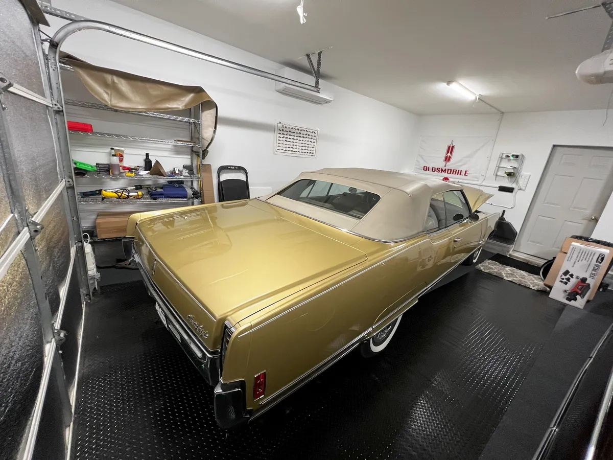 Oldsmobile-98-1970-Gold-Gold-14