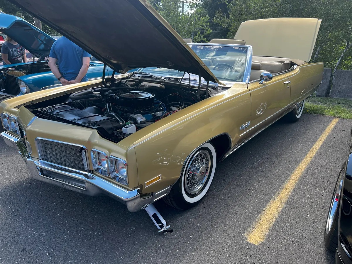 Oldsmobile-98-1970-Gold-Gold-16