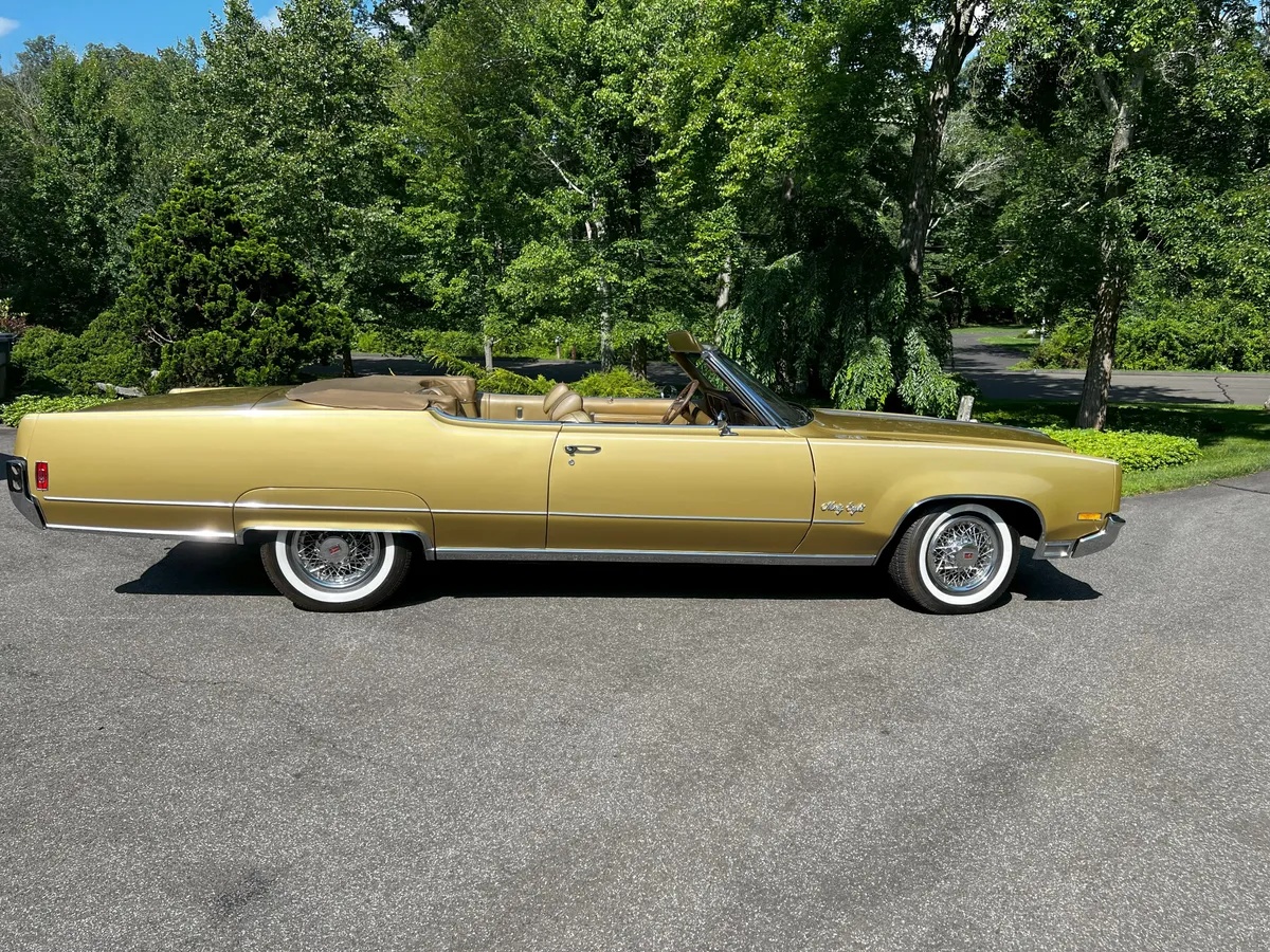Oldsmobile-98-1970-Gold-Gold-2