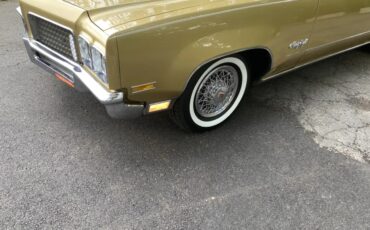 Oldsmobile-98-1970-Gold-Gold