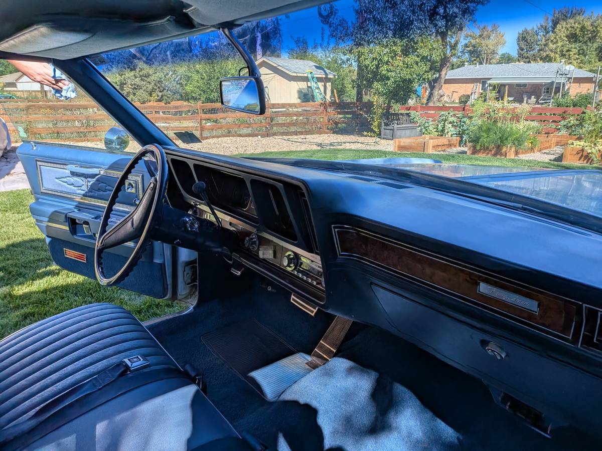 Oldsmobile-98-1970-blue-11