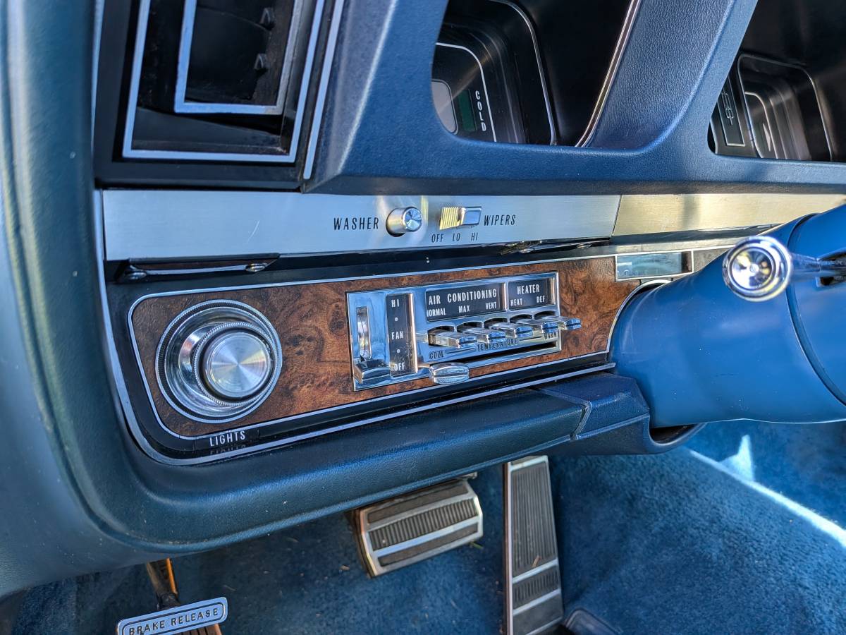 Oldsmobile-98-1970-blue-12