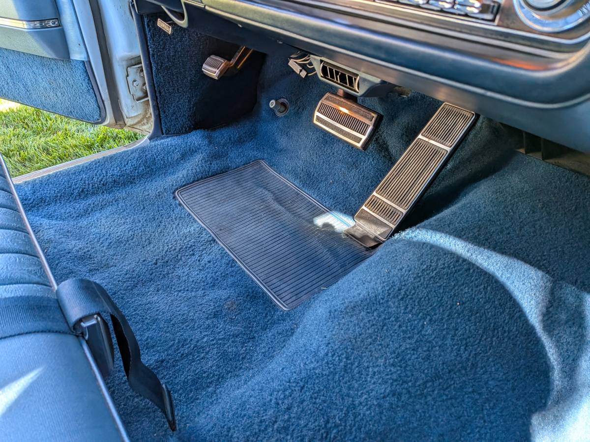 Oldsmobile-98-1970-blue-13