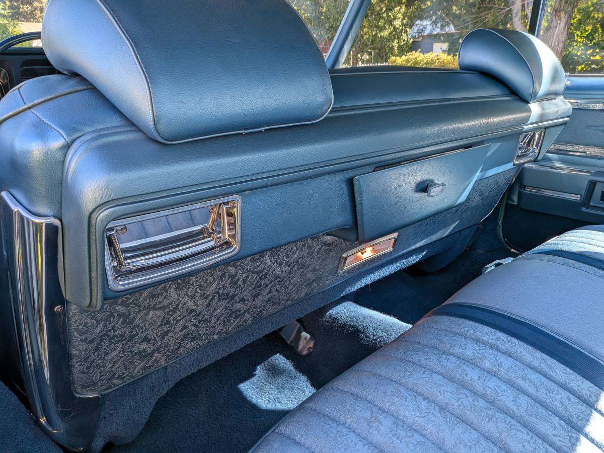Oldsmobile-98-1970-blue-17