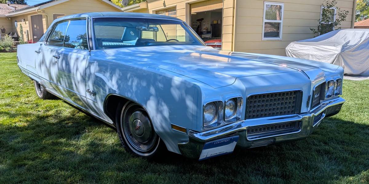 Oldsmobile-98-1970-blue-4