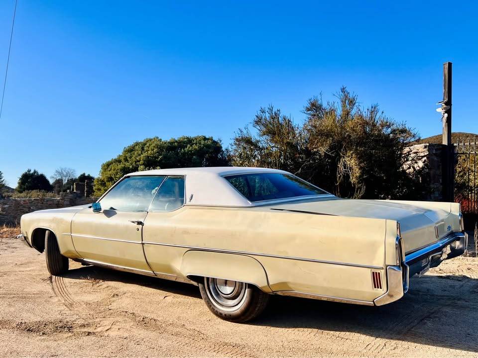 Oldsmobile-98-1972-yellow-1