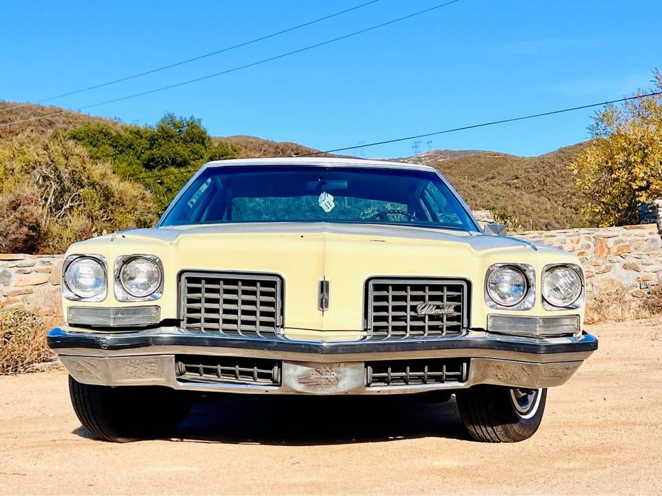 Oldsmobile-98-1972-yellow-11