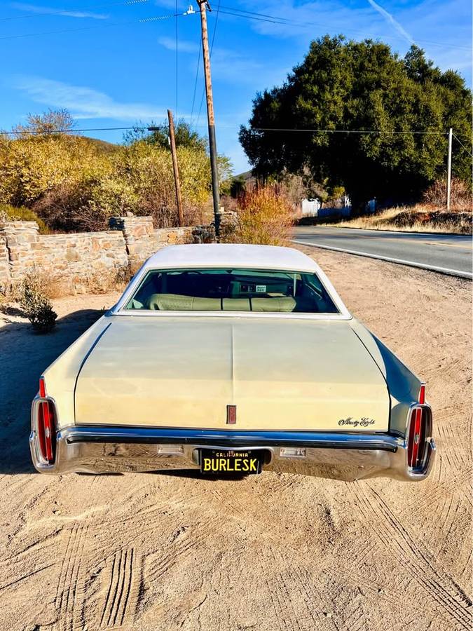 Oldsmobile-98-1972-yellow-13