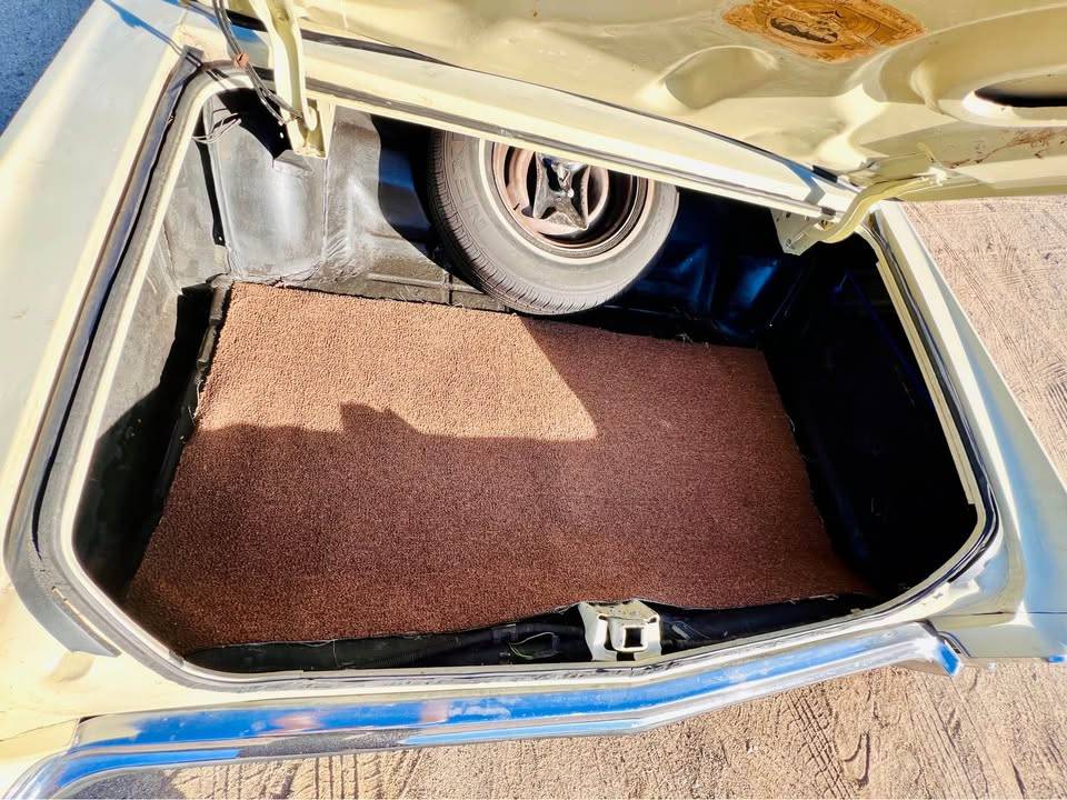 Oldsmobile-98-1972-yellow-4