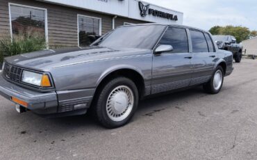 Oldsmobile-98-1989-Sedan-1