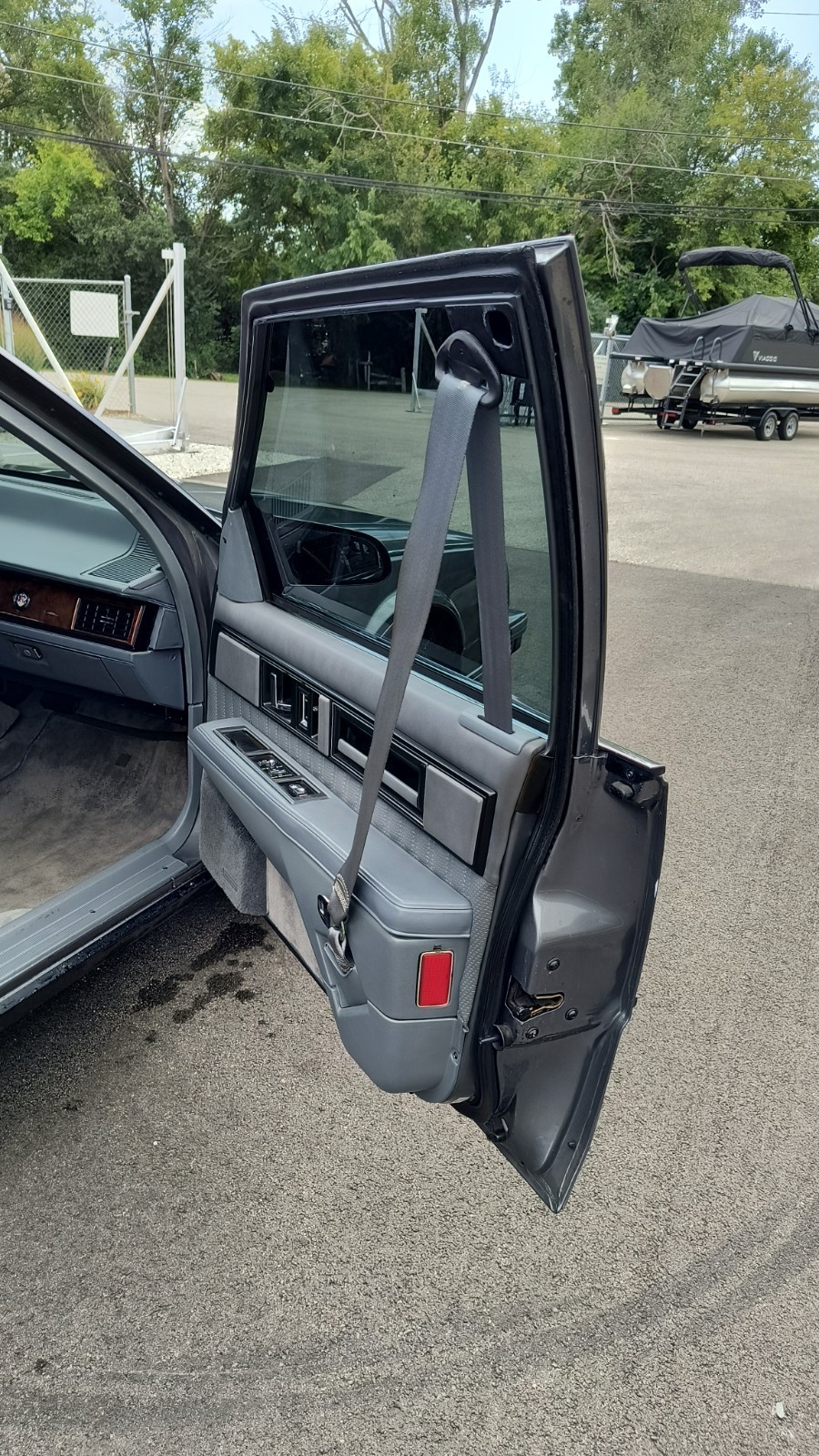 Oldsmobile-98-1989-Sedan-10