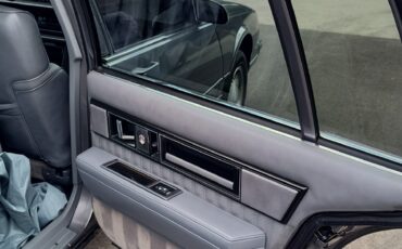 Oldsmobile-98-1989-Sedan-11